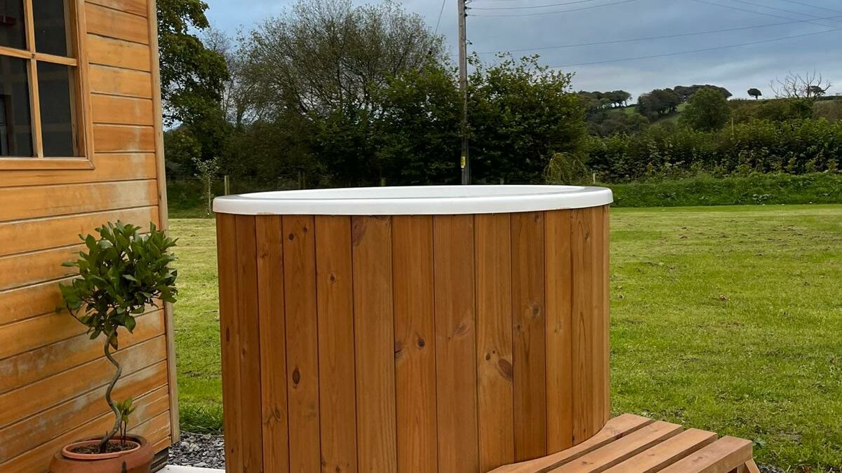 Amber Hot Tubs - British Made Hot Tubs, Saunas and Ice Baths banner image